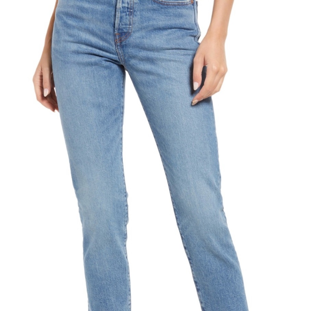 Levi's Women's Premium Wedgie Icon Fit Jeans Size 27 color: these dreams